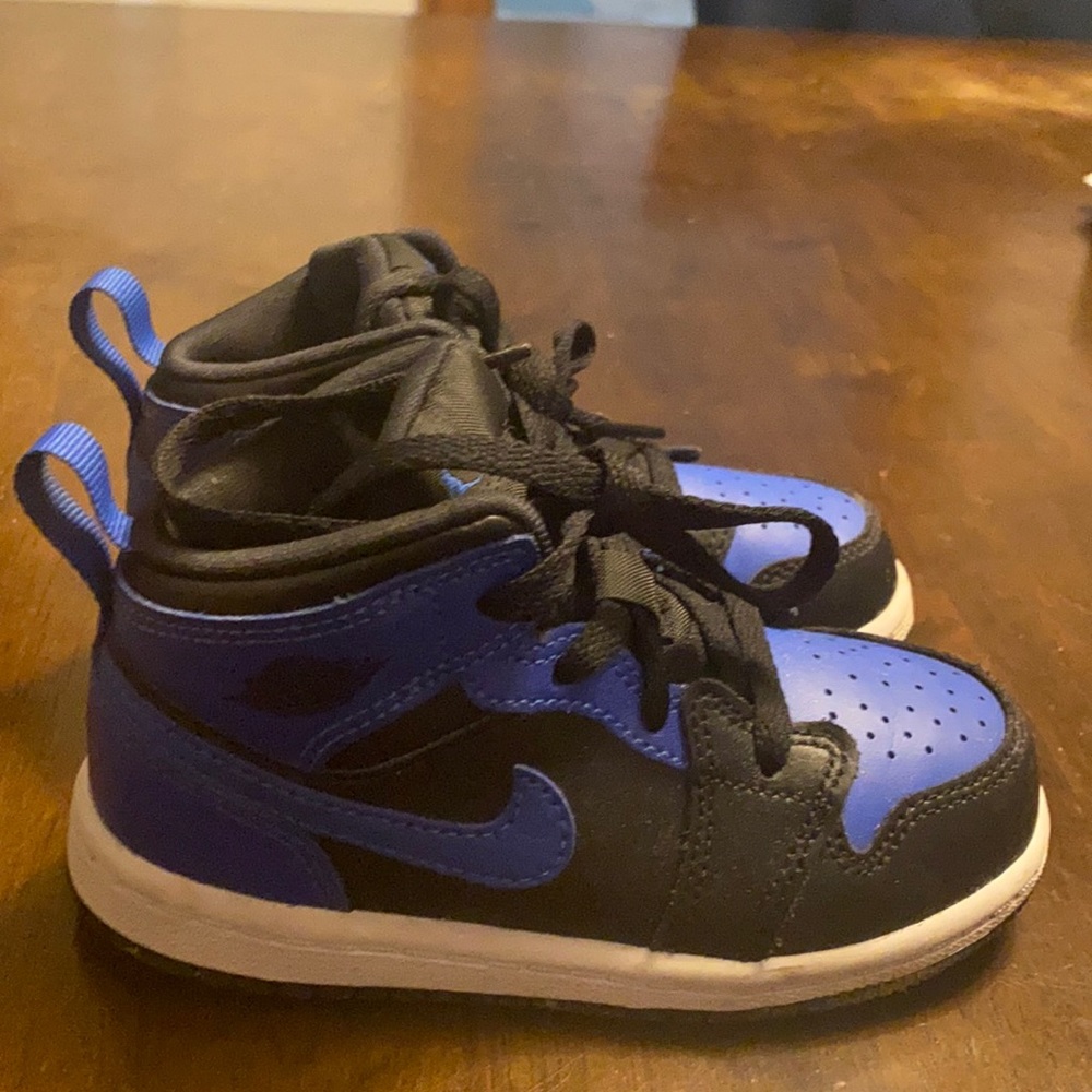 Super cute black and blue Nike Jordan 1 Mid